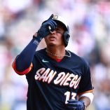 Manny Machado consolidó su dominio en México con otra juego de poder en el Estadio Alfredo Harp Helú, donde se convirtió en el máximo jonronero en juegos de MLB en el país