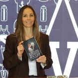 A mediados de abril 2026, la exfutbolista Janelly Farías presentó su libro "Sobreviviendo al Futbol Femenil"; la defensora militó en México con Chivas, América, Pachuca y Juárez.