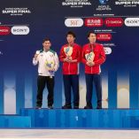 Randal Willars acompañó a los chinos en el podio de la prueba de plataforma individual en el Cubo de Agua de Beijng.
