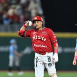 Robinson Canó firmó una noche histórica en el Estadio Alfredo Harp Helú al superar los 300 hits en la Liga Mexicana de Beisbol durante la paliza de los Diablos Rojos del México sobre El Águila de Veracruz.