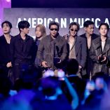 LAS VEGAS, NEVADA - MAY 25: (EDITORIAL USE ONLY) (L-R) Jungkook, Jin, Jimin, RM, J-Hope, V and Suga of BTS accept the Artist of the Year award onstage during the 52nd American Music Awards at MGM Grand Garden Arena on May 25, 2026 in Las Vegas, Nevada.   Ethan Miller/Getty Images/AFP (Photo by Ethan Miller / GETTY IMAGES NORTH AMERICA / Getty Images via AFP)