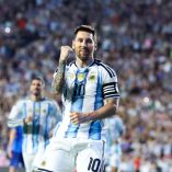 Lionel Messi celebra su anotación.