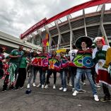 Con un grito que reza "¿y si sí?", la afición armó un festejo total antes del silbatazo inicial.