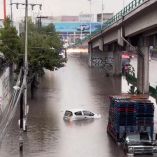 Debido a que el agua alcanzó en algunos puntos hasta los 30 centímetros, la circulación del Mexibús presentó retrasos.