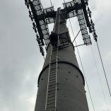 Un hombre escaló una estructura del Cablebús en Gustavo A. Madero; el incidente movilizó a equipos de emergencia y afectó el servicio en la Línea 1.
