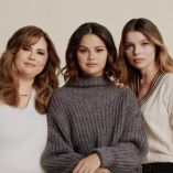 Selena Gomez, su mamá y su colaboradora fueron denunciadas