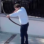 Los hechos ocurrieron el miércoles 12 de agosto, cuando la madre del hombre reportó que su hijo manipulaba un arco de cacería y lanzaba flechas hacia la vía pública.