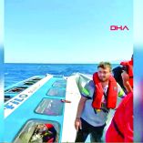 En imágenes de la televisión turca se veía al ferri con personas con chalecos salvavidas sobre el casco del barco