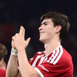 La Hormiga González anotó su primer doblete en el futbol europeo y el tercero con el jersey del Olympiacos.