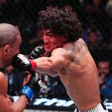 Raúl Rosas Jr. y Raoni Barcelos en el combate del sábado pasado.