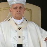 El padre Louis Cameli, sacerdote de la Catedral Holy Name, pidió confiar en Dios ante la enfermedad del papa.