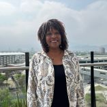 La escritora afroamericana Rita Dove centra su poesía en los detalles más que en los grandes temas como el amor o la rabia.