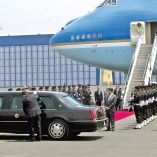 De Chapultepec, el mandatario estadunidense partió rumbo al Aeropuerto Internacional de la Ciudad de México, donde lo aguardaba la comitiva de autoridades mexicanas, para la despedida protocolaria. Luego subió el Air Force One que lo llevó a Costa Rica.