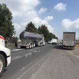 Las unidades pesadas continúan su paso por la Autopista México-Querétaro. 