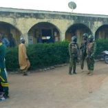 Grupo armado secuestra a más de 40 personas en escuela de Nigeria