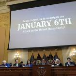 Legisladores atienden la séptima sesión del comité sobre el asalto al Capitolio.