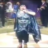 Carmen Salinas cantando