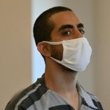 Presunto atacante de Salman Rushdie con cubrebocas