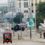 Fuerzas de seguridad arriban al hotel Hayat en Mogadiscio.