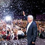 AMLO durante la celebración en el Zócalo de CDMX por su triunfo electoral en 2018