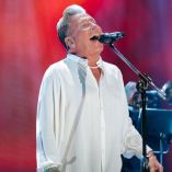 Ricardo Montaner cantando