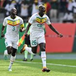 Jugadores de Senegal celebrando su anotación.