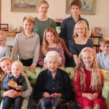 Reina Isabel II y sus nietos