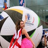 Aficionada hizo topless en la Eurocopa 2024