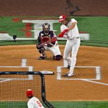 Alec Bohm fue el primero en ir a la caja de bateo en el Home Run Derby 2024.