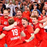Dinamarca celebrando su medalla de oro