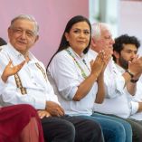 Ariadna Montiel en un acto público con el presidente López Obrador