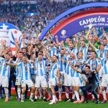 Selección de Argentina levantando la Copa América 2024.