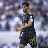 Carlos Vela cabizbajo con Los Ángeles FC.