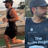 Camilo corriendo con gorra y llorando en banqueta