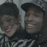 Rihanna abrazada por ASAPM Rocky en video