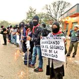 Indígenas bases de apoyo del EZLN  protestaron a orilla de la carretera Ocosingo a Palenque