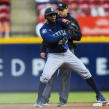 Randy Arozarena con los brazos cruzados.
