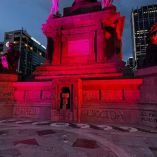 Pintas en la columna del Ángel