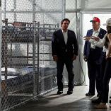 Ron DeSantis, junto al presidente Donald Trump, en la inauguración del Alligator Alcatraz. (Reuters)