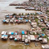 Inundación en Colombia tras sismo en Rusia que provocó tsunami en el Pacífico.