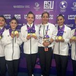 Equipo mexicano de gimnasia con sus medallas. 