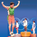 Foto arte de Soraya Jiménez tras conquistar su oro en Sídney 2000.
