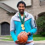 El exastro de los Toros, con sus medallas olímpicas.