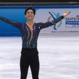 Donovan Carrillo con los brazos abiertos.