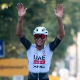 Isaac del Toro durante su triunfo en el Gran Piamonte, clave en su ascenso al tercer lugar del ranking UCI. (Facebook/UAETeam)