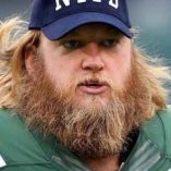 Nick Mangold, ex centro de los New York Jets, reveló que busca un donante de riñón tras casi dos décadas de enfermedad renal. (X@nickmangold)