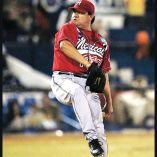 Fernando Valenzuela lanzando con Mexicali en la LMP.