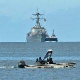 El destructor permanecerá atracado en Puerto España hasta el jueves. 