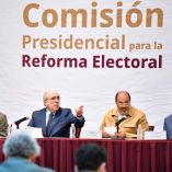 Desde el salón Revolución de la secretaría de gobernación se moderará el turno de los ponentes.