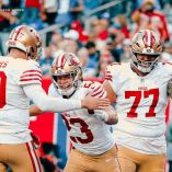 Christian McCaffrey destacó con San Francisco.